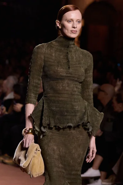 Look 10